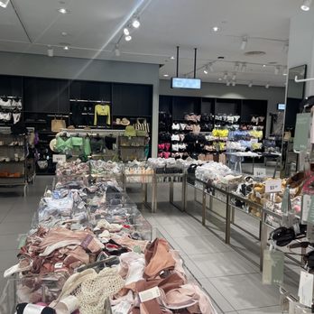 H&M - Cashier area - Fashion Near Me - Yonkers, New York