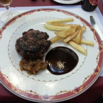 Trastevere - Hamburguesa de buey con cebolla caramelizada y salsa guindilla - Italian Near Me - Córdoba, Colorado
