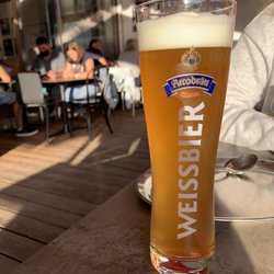Laurin - Das Bier gibt es hier überall. Als alkfrei etwas wässriger als das normale Weißbier, was sehr fein schmeckt.