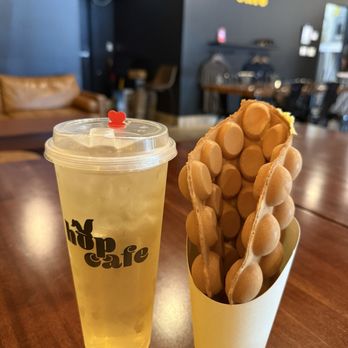 Hop Cafe - White Grape Oolong Tea and Bubble Egg Waffle - Coffee & Tea Near Me - Arcadia, California