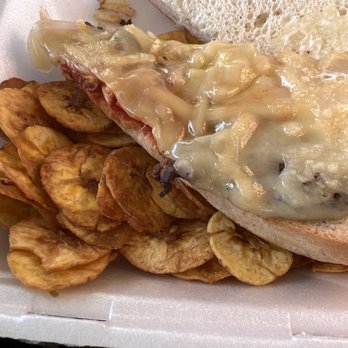 Romeito Cuban Restaurant - Pan con bistec w potatoes Stix - Cuban Near Me - Olathe, Kansas