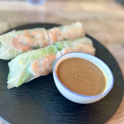 Danglicious Vietnamese Kitchen - Fresh salad rolls