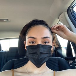 Freshly done eyebrows, great service!