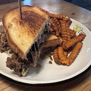 30hop - Truffle cheesesteak melt - Beer Bar Near Me - Lee's Summit, Missouri