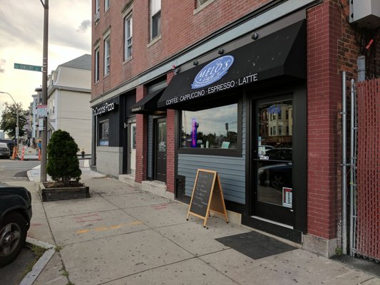 Melo's Café by null