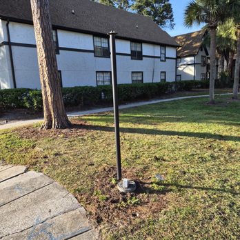 Crescent Ridge by American Landmark - Broken light - Apartments Near Me - Jacksonville, Florida
