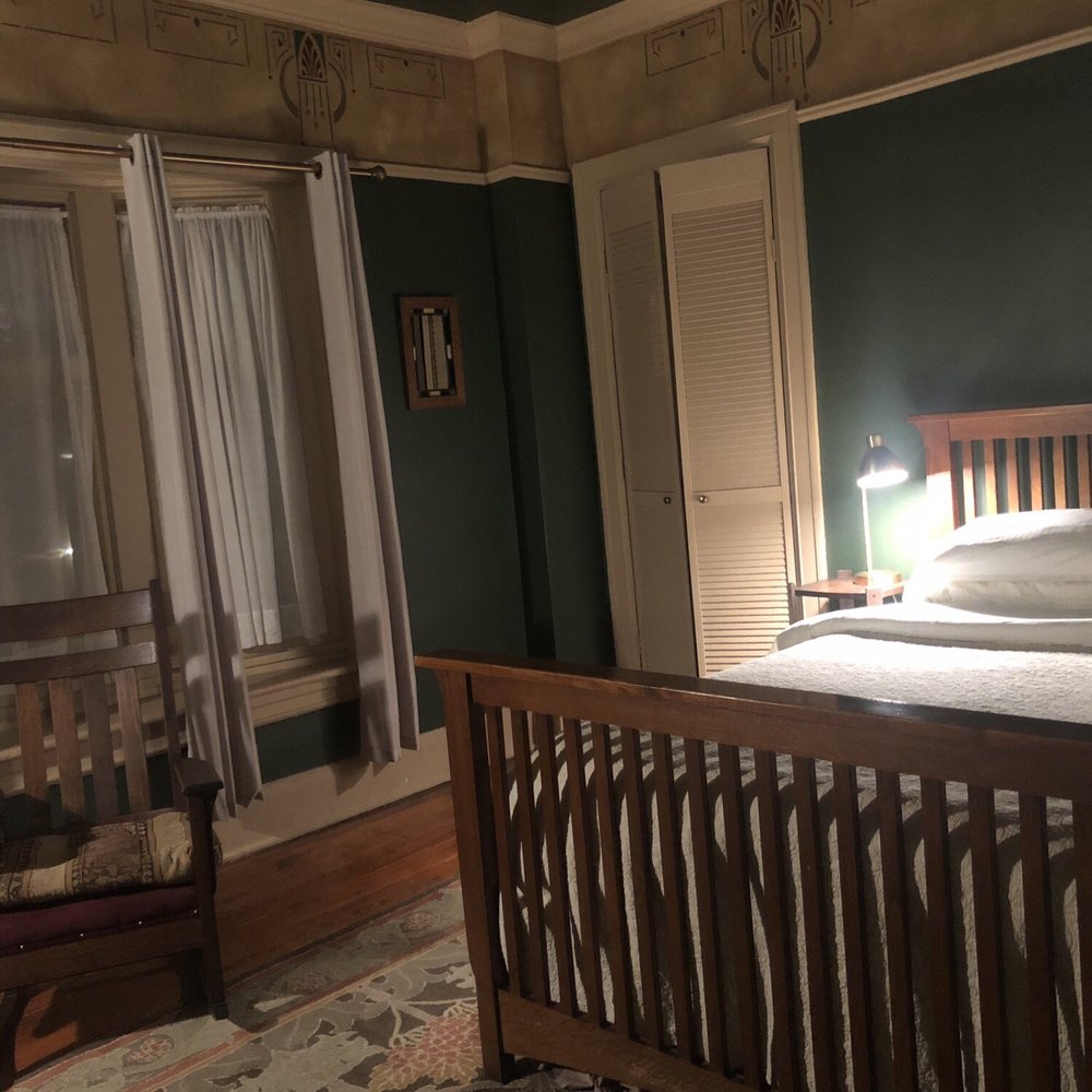 Stone Soup Inn - Hotels Near Me - Indianapolis, Indiana Stone Soup Inn - Hotels Near Me - Indianapolis, Indiana