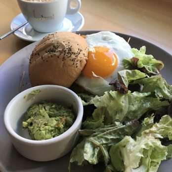 Federal - Morning veggie burger and a flat white - Breakfast & Brunch Near Me - Madrid, M Federal - Morning veggie burger and a flat white - Breakfast & Brunch Near Me - Madrid, M