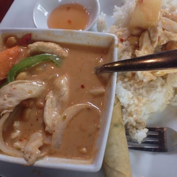 Chilli Thai - Mussama (sp?) curry with potato, sweet potato, bell pepper, cashews and peanuts; however not one cashew in the bowl. - Thai Near Me - Carrollton, Texas