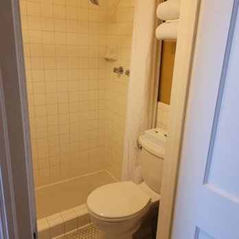 Hassayampa Inn - Bathroom - Hotels Near Me - Prescott, Arizona Hassayampa Inn - Bathroom - Hotels Near Me - Prescott, Arizona