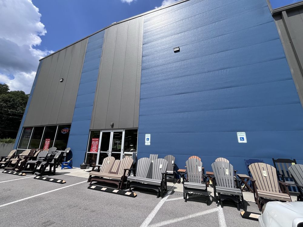 THE SMOKEYS FURNITURE CONN LLC
