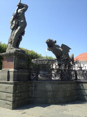 Lindwurmbrunnen by null