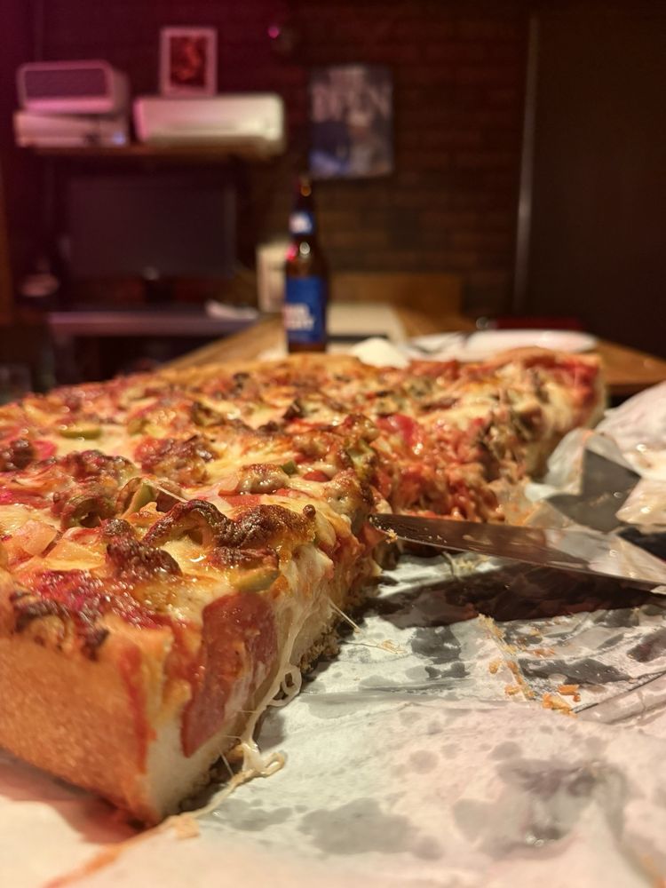 Infusino's Pizzeria Logo