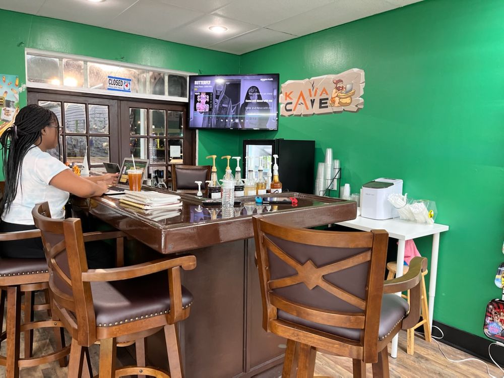 WOLVES DEN SMOKE SHOP Updated September 2024 94 Photos 336155008