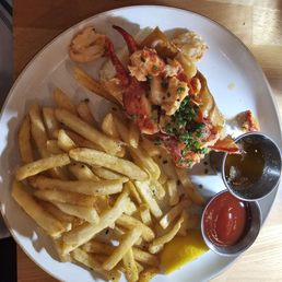4oz lobster roll. Get the 6 oz!! 4oz lobster roll. Get the 6 oz!!