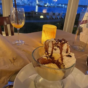 Cowfish - New American Near Me - Hampton Bays, New York