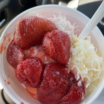 Yogurt Mill - Strawberry and Lemon frozen yogurt with strawberry and coconut shaving toppings - Ice Cream & Frozen Yogurt Near Me - El Cajon, California Yogurt Mill - Strawberry and Lemon frozen yogurt with strawberry and coconut shaving toppings - Ice Cream & Frozen Yogurt Near Me - El Cajon, California