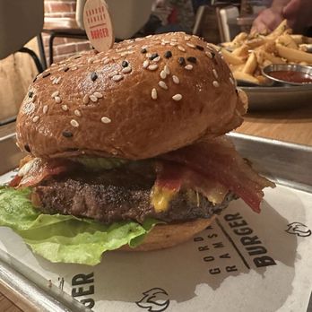 Gordon Ramsay Burger - ABC burger - Salad Near Me - Chicago, Illinois