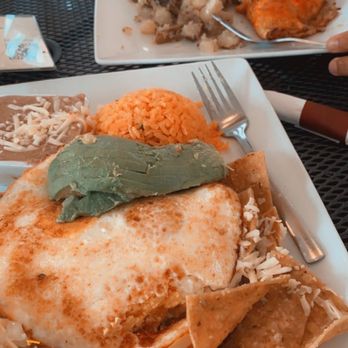 Cafe con Leche - Chilaquiles Verdes Chorizo And Avocado Omelet - Mexican Near Me - Chicago, Illinois