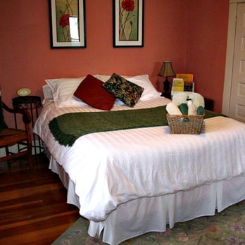 River Wynde Executive Bed and Breakfast - Sun Room - Bed & Breakfast Near Me - Calgary, Alberta River Wynde Executive Bed and Breakfast - Sun Room - Bed & Breakfast Near Me - Calgary, Alberta