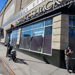 shake shack queens center