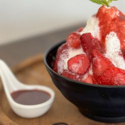 One Pot Fusion - Strawberry Bingsu (Milk shaved ice)