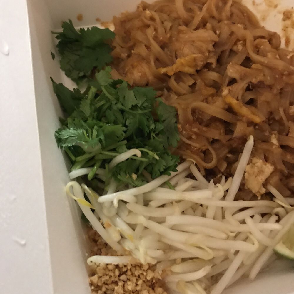Annie's Cambodian - Pad Thai with chicken to go - Cambodian Near Me - Eureka, California