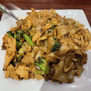 Simply Thai Restaurant - Pad see ew - Thai Near Me - Tukwila, Washington Simply Thai Restaurant - Pad see ew - Thai Near Me - Tukwila, Washington