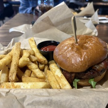 Temblor Brewing Company - The Fault Line Burger - Breweries Near Me - Bakersfield, California Temblor Brewing Company - The Fault Line Burger - Breweries Near Me - Bakersfield, California