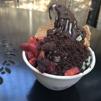 Yoga-urt - Mint Small Bowl Soft Serve - Ice Cream & Frozen Yogurt Near Me - Glendale, California