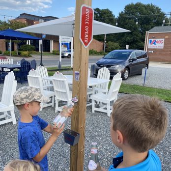 Small Town Burger - Seating - Burgers Near Me - Kilmarnock, Virginia