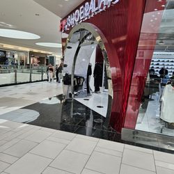 Shoe Palace - The front entrance