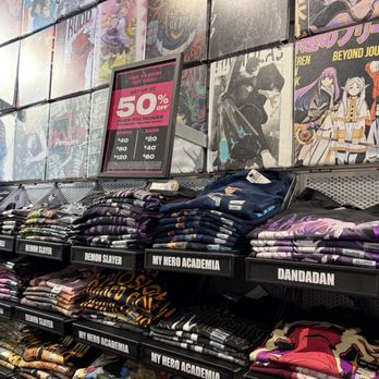 Hot Topic - Accessories Near Me - West Covina, California