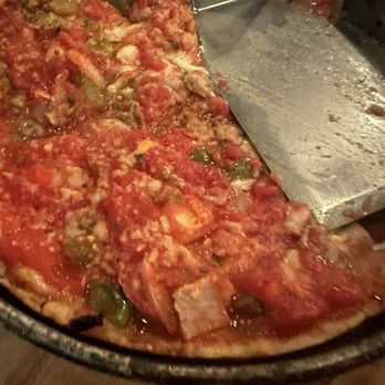 Lou Malnati's Pizzeria - Deep dish pizza - Pizza Near Me - Chicago, Illinois