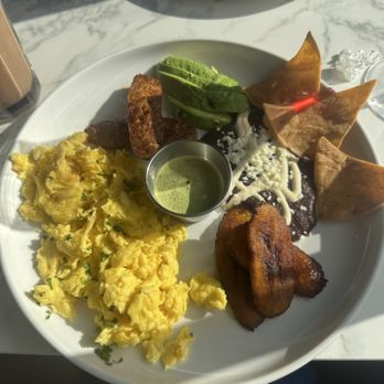 Lapluma Coffee & Wine - Coffee & Tea Near Me - Alexandria, Virginia