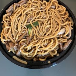 Lee's Hunan Chinese Restaurant - Beef lo mein (large)