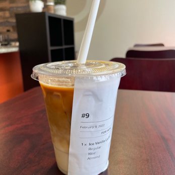 Momentum Coffee - Iced Vanilla Latte *yum* - Cafes Near Me - Chicago, Illinois