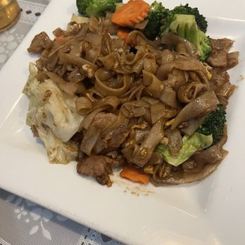 Pad Thai - Pad see ew - Thai Near Me - Layton, Utah