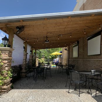 The Draft Room At Berwick - Outdoor dining area - Sports Bars Near Me - Savannah, Georgia The Draft Room At Berwick - Outdoor dining area - Sports Bars Near Me - Savannah, Georgia