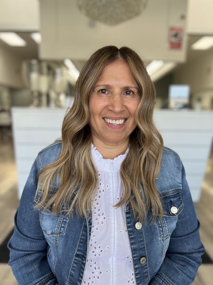 Uniq Hair Gallerie Logo