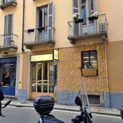 Bivio - Entrance of women's store