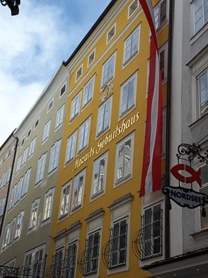 Getreidegasse by null