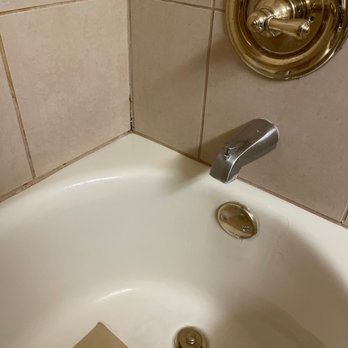 Harrah's Laughlin - A Caesars Rewards Destination - Bathtub / shower - Hotels Near Me - Laughlin, Nevada Harrah's Laughlin - A Caesars Rewards Destination - Bathtub / shower - Hotels Near Me - Laughlin, Nevada