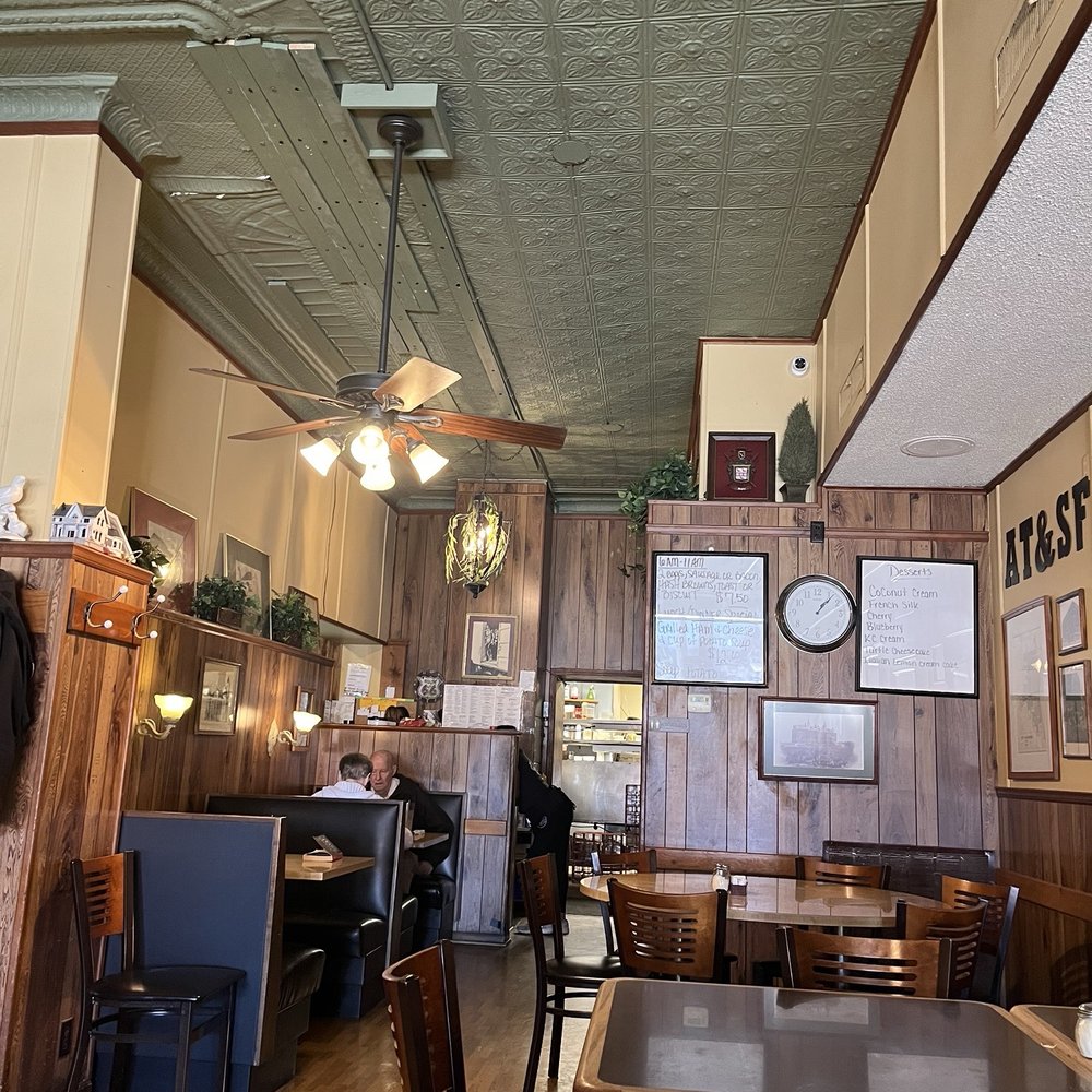 Paolucci Restaurant & Lounge - Lounges Near Me - Atchison, Kansas