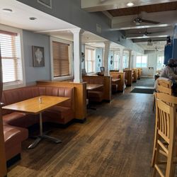 Daddy Mac's Beach Grille - Dining room