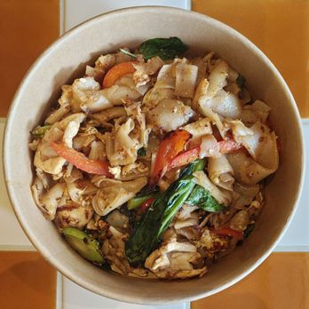 Prik Ki Nu - Drunken Noodles with chicken - Thai Near Me - San Diego, California Prik Ki Nu - Drunken Noodles with chicken - Thai Near Me - San Diego, California