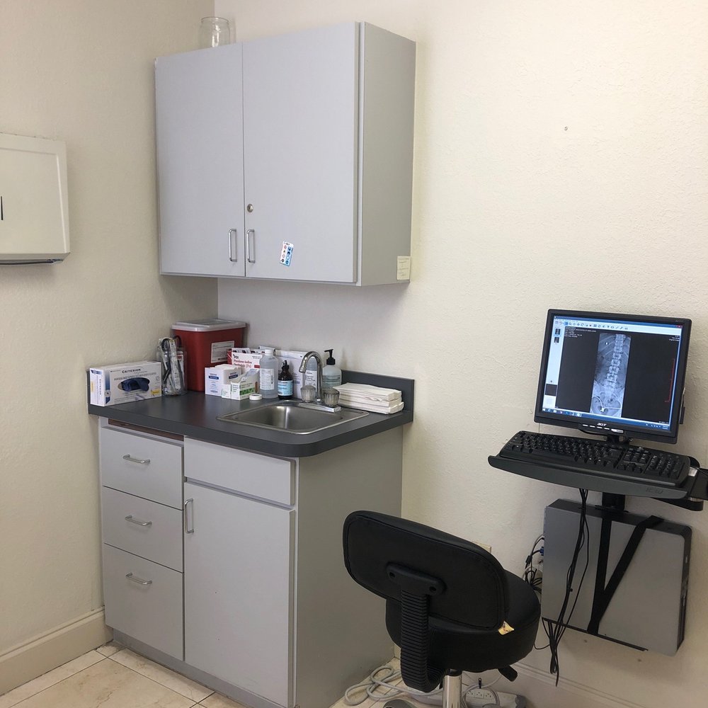 Bridges Mark W, MD - Patient room - Orthopedists Near Me - Miami, Florida