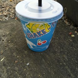 Oecher Eis-Treff - Innen Zitronenshake, sehr lecker.