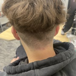 Roosters Men's Grooming Center