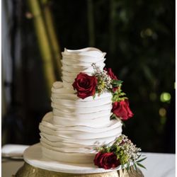 Lucila Cakes Bird Store The Original - Wedding cake details. photos by Dana Lynn Photography.